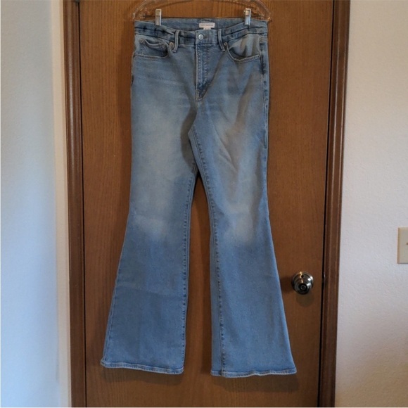 Good American Denim - 🍀🔥Good American - Light Wash Good Legs Flare - 10/30